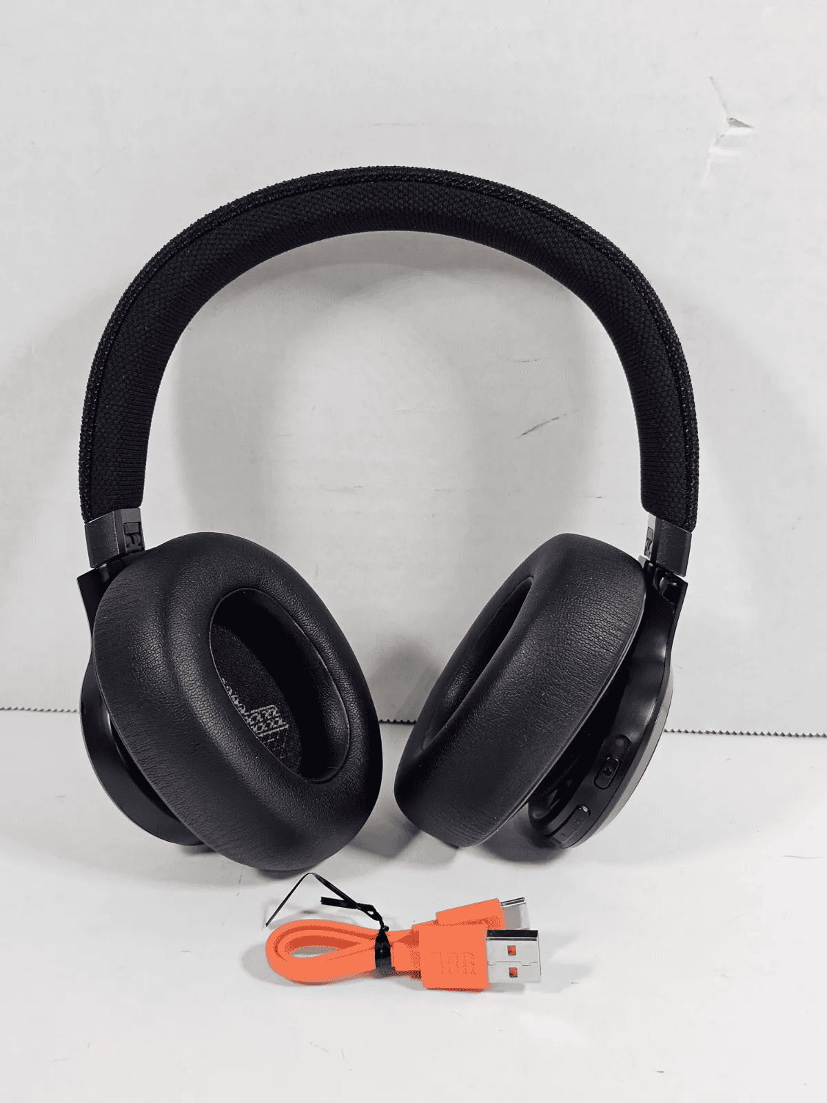 Jbl headphones bluetooth not visible sale